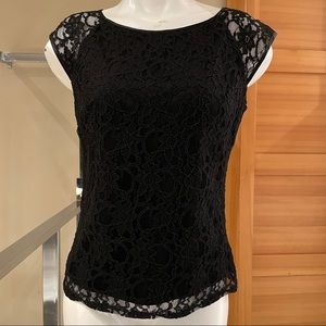 Laundry by Shelli Segal lace top